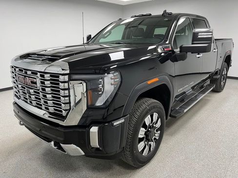 Used 2024 GMC Sierra 2500 Denali w/ Technology Package image 4