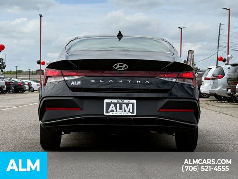 Used 2024 Hyundai Elantra SEL image 5