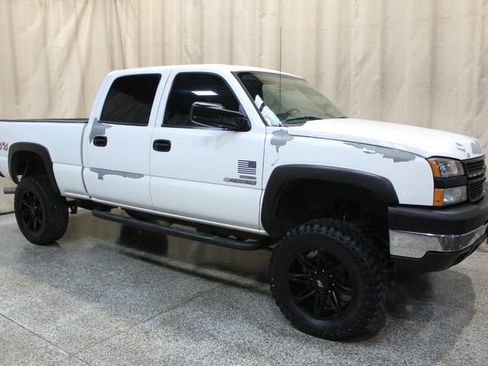 Used 2006 Chevrolet Silverado 2500 W/T w/ Heavy-Duty Power Package image 1