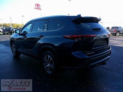Certified 2021 Toyota Highlander XLE image 5