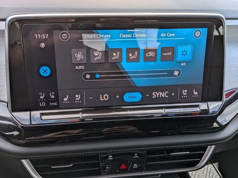 Used 2024 Volkswagen Atlas Cross Sport SE image 23