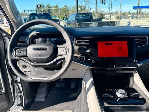 Used 2023 Jeep Wagoneer Series III w/ Preferred Equipment Group image 19