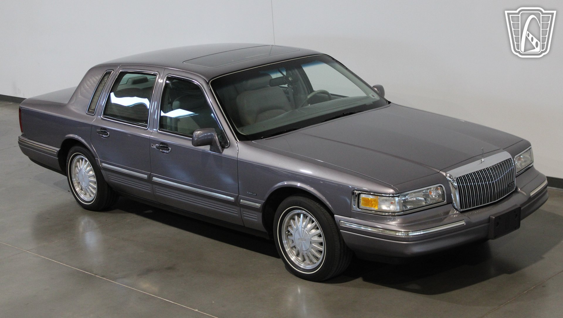 Used 1996 Lincoln Town Car Signature RWD image 15