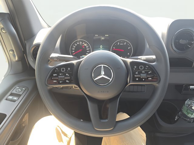 Used 2023 Mercedes-Benz Sprinter 3500 image 15