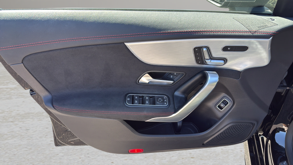 Used 2021 Mercedes-Benz CLA 250 4MATIC image 10