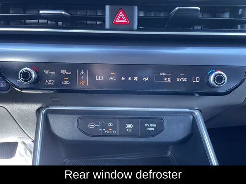 Used 2025 Kia Carnival FWD image 21