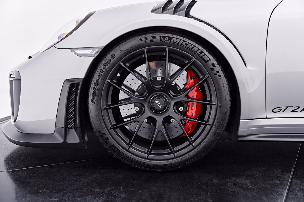 Used 2019 Porsche 911 GT2 RS RWD image 4