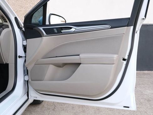 Used 2018 Ford Fusion SE image 31