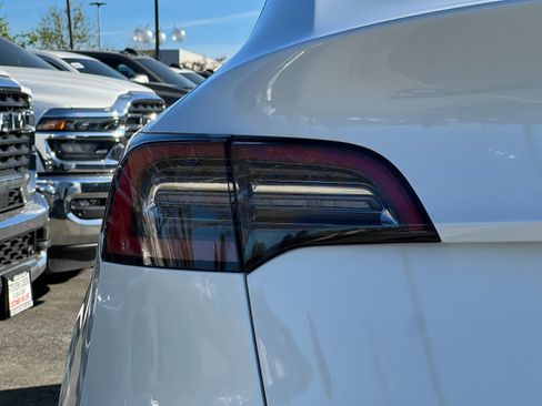 Used 2023 Tesla Model Y Long Range image 25