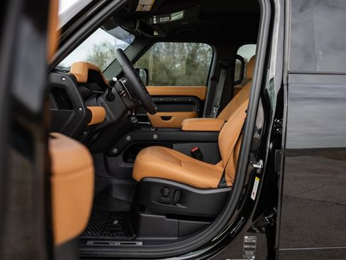 Used 2024 Land Rover Defender 110 V8 AWD/4WD image 22