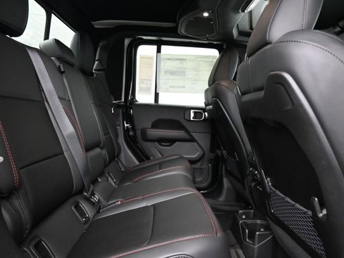 New 2025 Jeep Gladiator Rubicon w/ Convenience Group image 17