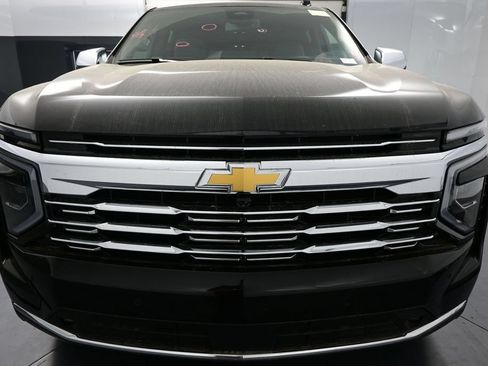 Used 2025 Chevrolet Tahoe Premier AWD/4WD image 2