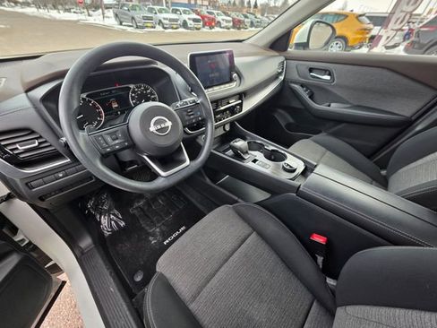 Used 2023 Nissan Rogue SV image 17