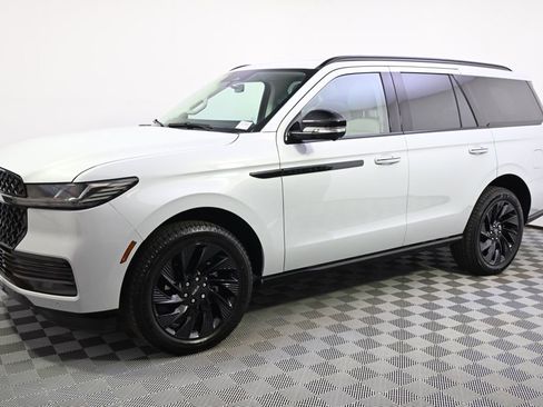 New 2026 Lincoln Navigator Reserve w/ Jet Appearance Package image 2