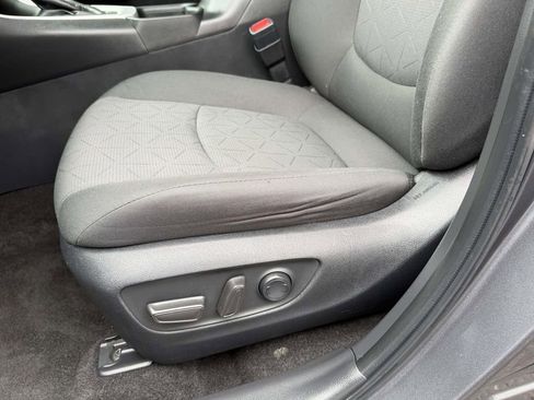 Used 2024 Toyota RAV4 XLE AWD/4WD image 17