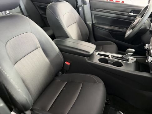Used 2025 Nissan Altima 2.5 SV FWD image 24