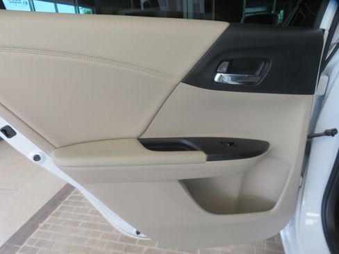 Used 2016 Honda Accord EX-L image 17