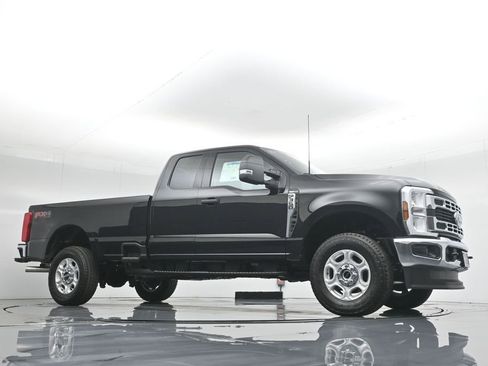 New 2026 Ford F350 XLT w/ FX4 Off-Road Package image 3