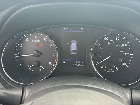 Used 2018 Nissan Rogue SV w/ Premium Package image 17