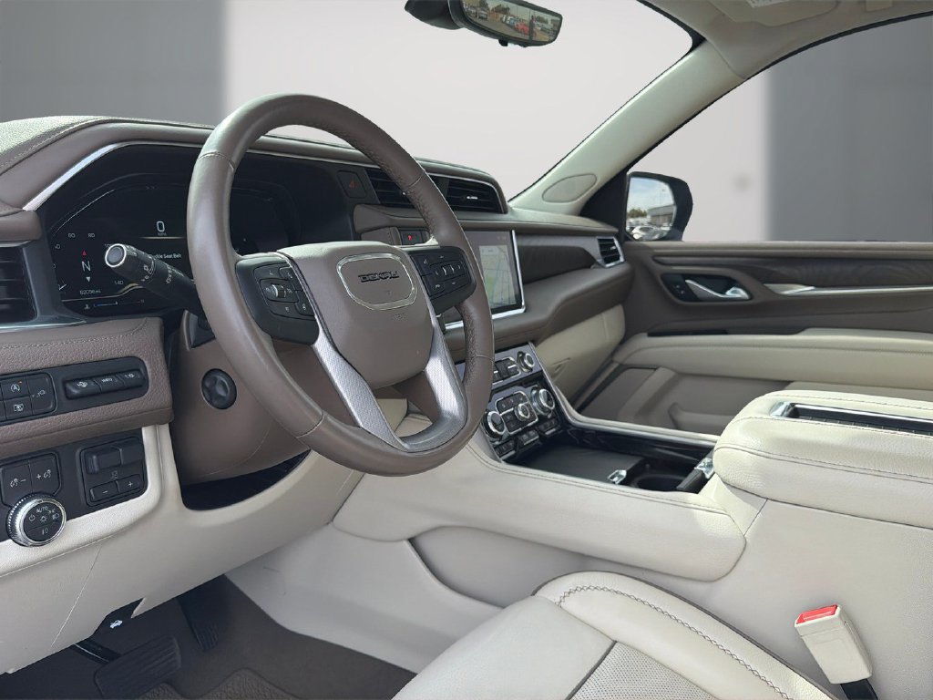 Used 2022 GMC Yukon Denali w/ Denali Premium Package AWD/4WD image 13