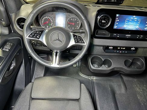 Used 2025 Mercedes-Benz Sprinter 2500 image 39