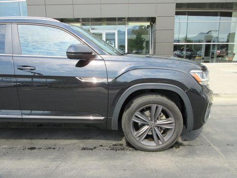 Used 2020 Volkswagen Atlas Cross Sport SE w/ Towing Package AWD/4WD image 14