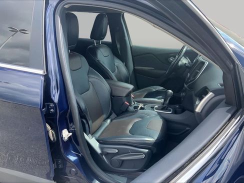 Used 2016 Jeep Cherokee Limited w/ Technology Group AWD/4WD image 9