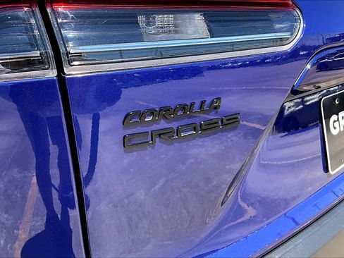 Used 2024 Toyota Corolla Cross XSE w/ Convenience Package image 31