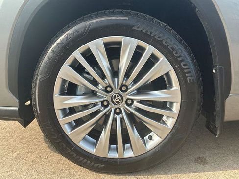 Certified 2026 Toyota Highlander Platinum AWD/4WD image 31