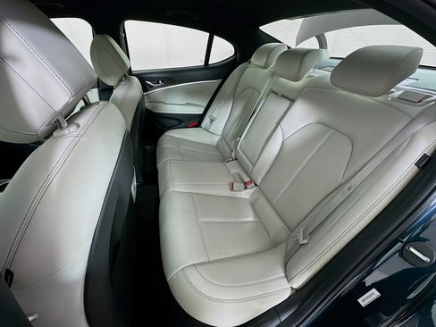 Used 2025 Genesis G70 2.5T RWD image 27