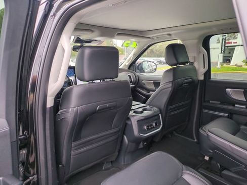 Used 2025 Ford Expedition Platinum AWD/4WD image 27