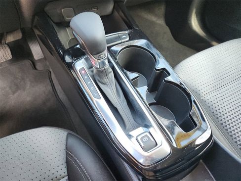 Used 2025 Chevrolet Trax LT w/ LT Convenience Package image 24