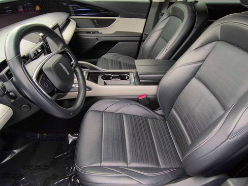 Used 2024 Lincoln Nautilus Reserve image 10