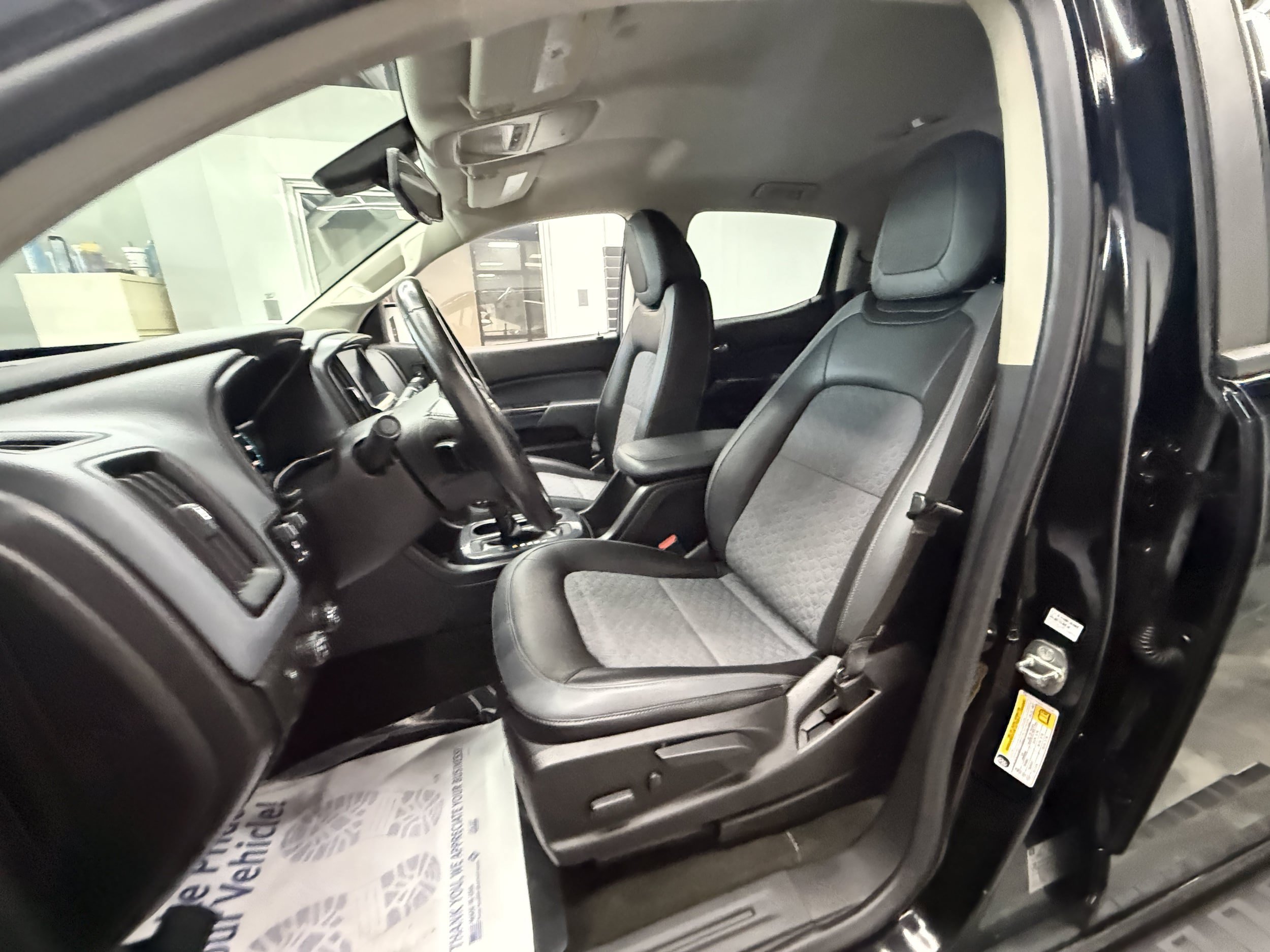 Used 2017 Chevrolet Colorado Z71 AWD/4WD image 10