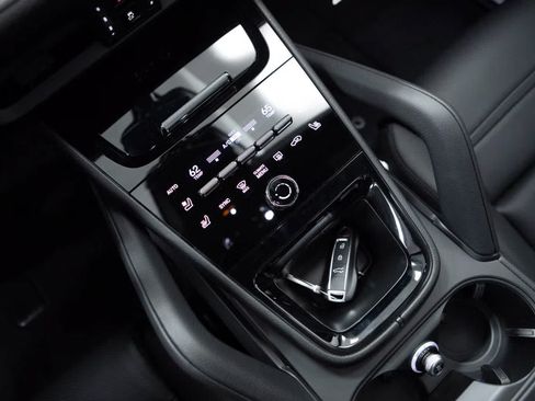 Certified 2026 Porsche Cayenne S AWD/4WD image 28