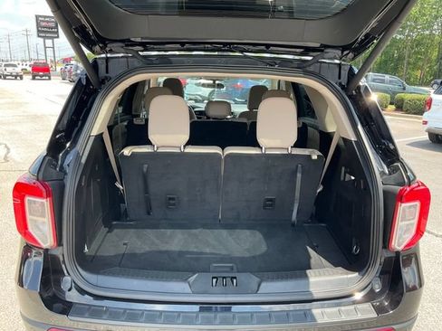 Used 2023 Ford Explorer XLT w/ Equipment Group 202A AWD/4WD image 18