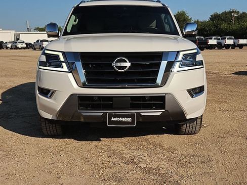 Used 2022 Nissan Armada Platinum w/ Captain's Chairs Package RWD image 2