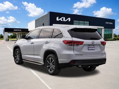 Used 2017 Toyota Highlander XLE FWD image 7