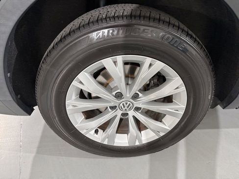 Used 2018 Volkswagen Tiguan SE FWD image 13