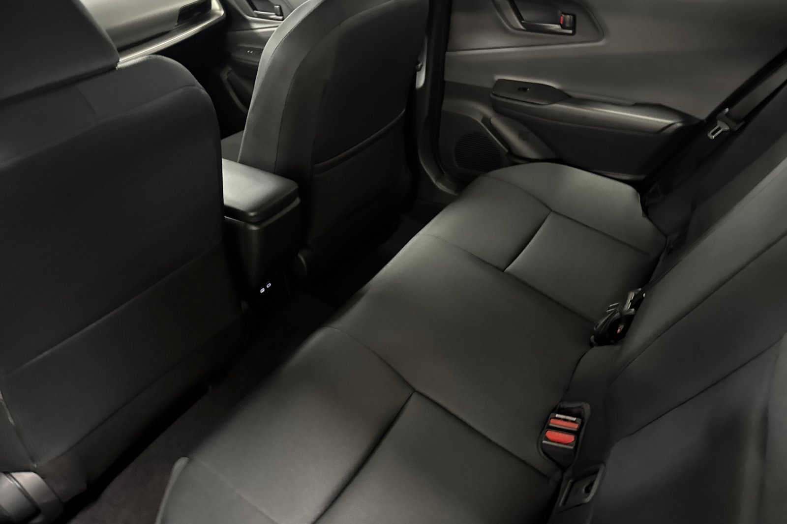 New 2027 Toyota Prius LE FWD image 14