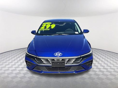 Used 2024 Hyundai Elantra SEL image 2