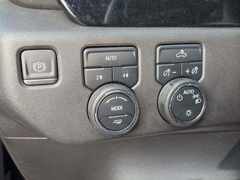 Used 2023 Chevrolet Silverado 1500 LT AWD/4WD image 23