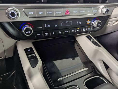 Used 2024 Kia Telluride S image 19