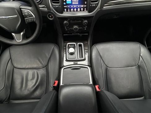 Used 2015 Chrysler 300 Limited RWD image 18