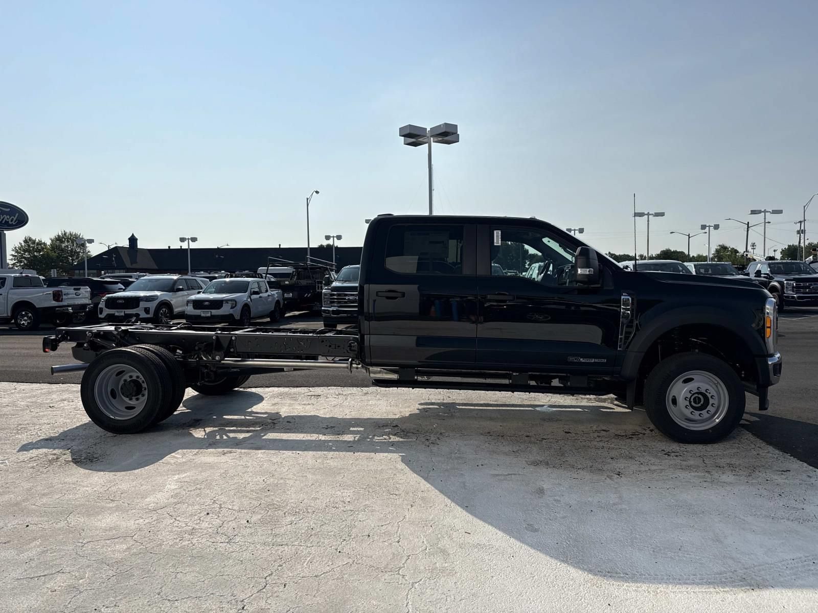 New 2026 Ford F550 4x4 Crew Cab image 2