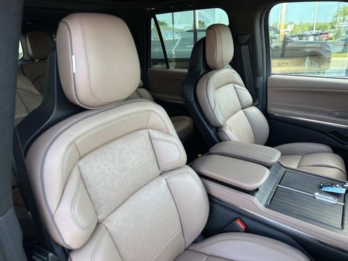 New 2026 Lincoln Navigator L Black Label AWD/4WD image 19