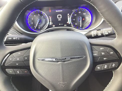 New 2026 Chrysler Pacifica Select image 13