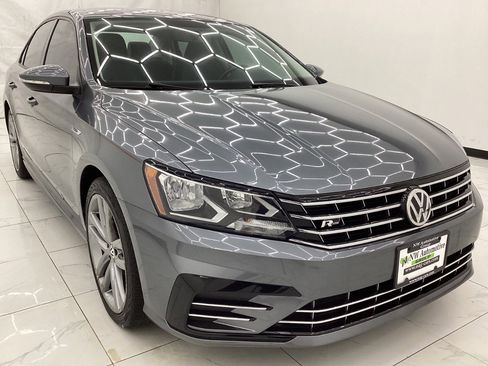 Used 2018 Volkswagen Passat 2.0T R-Line FWD image 3