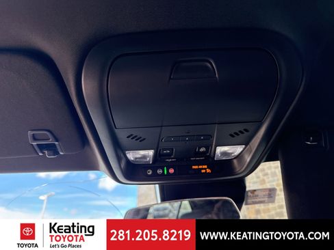 Used 2023 Cadillac XT4 Luxury w/ Cold Weather Package image 20