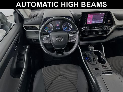 Certified 2021 Toyota Highlander LE image 2